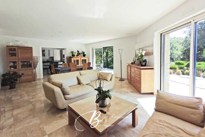 Image No.6-5 Bed House for sale