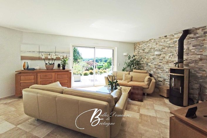 Image No.9-5 Bed House for sale