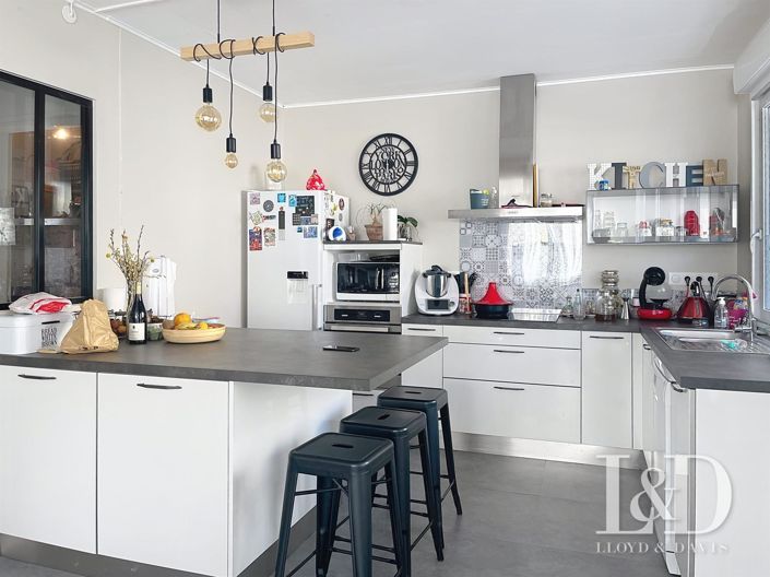 Image No.7-4 Bed House for sale