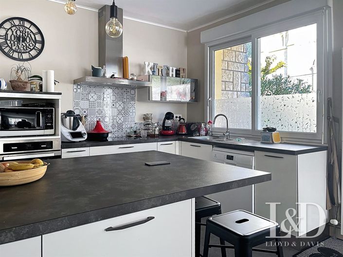 Image No.8-4 Bed House for sale