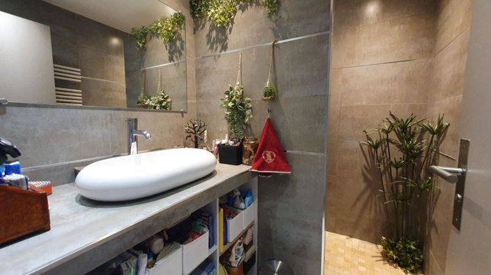 Image No.11-2 Bed Property for sale