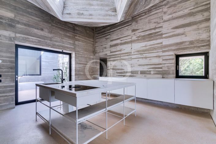 Image No.17-4 Bed House for sale