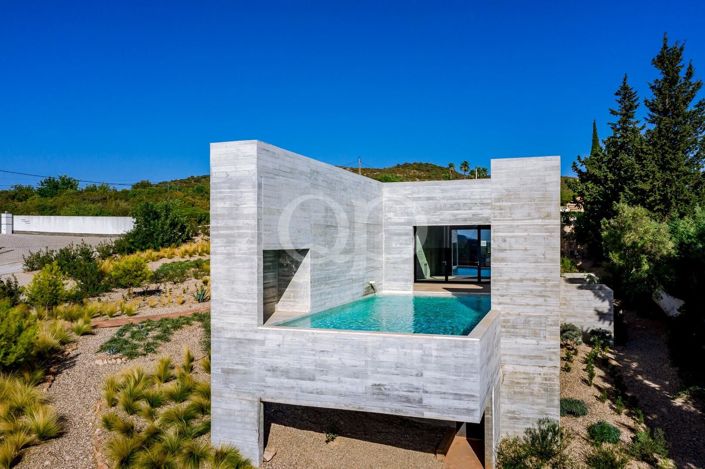 Image No.3-4 Bed House for sale