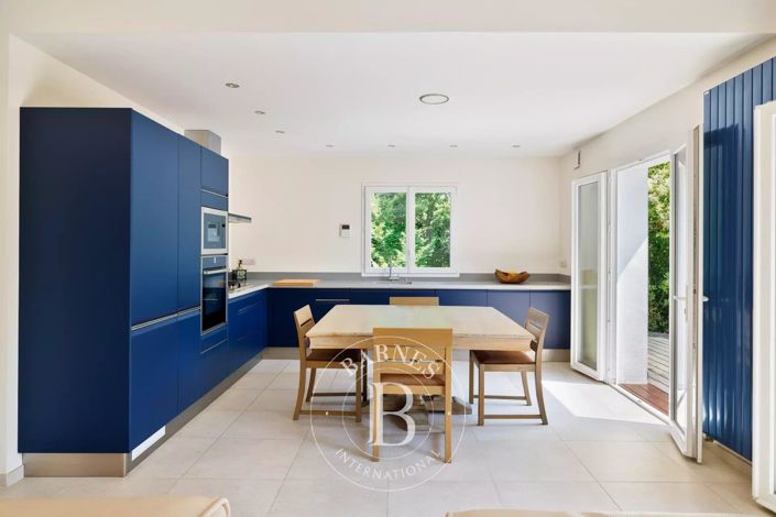 Image No.3-6 Bed House for sale