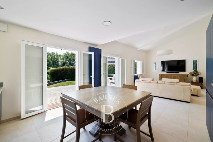 Image No.4-6 Bed House for sale