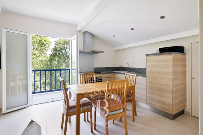 Image No.7-6 Bed House for sale