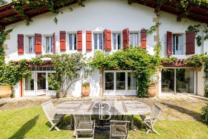 Image No.1-7 Bed House for sale