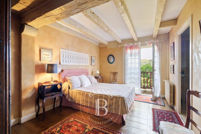 Image No.10-7 Bed House for sale