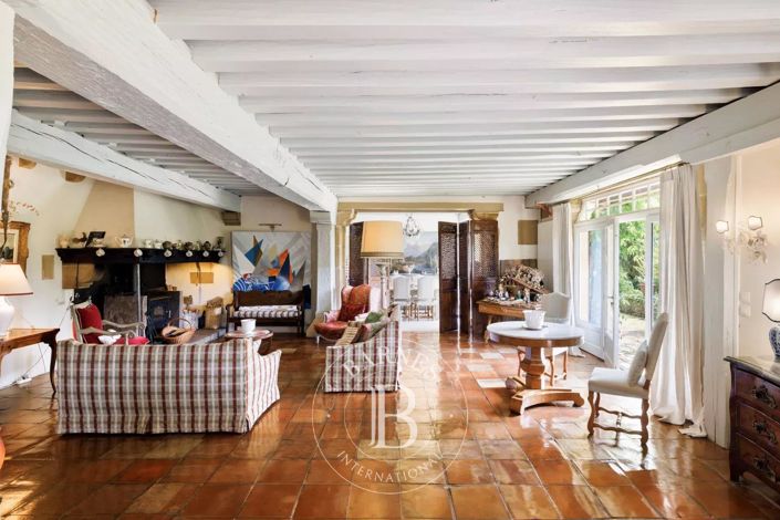 Image No.6-7 Bed House for sale