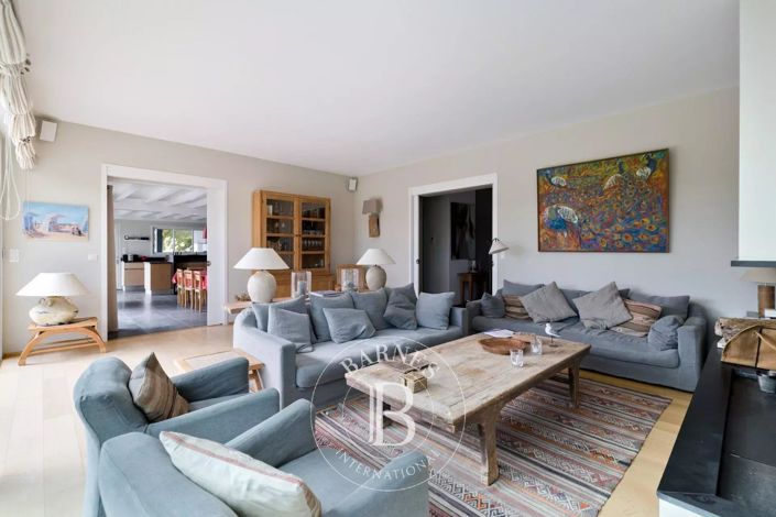 Image No.12-6 Bed House for sale