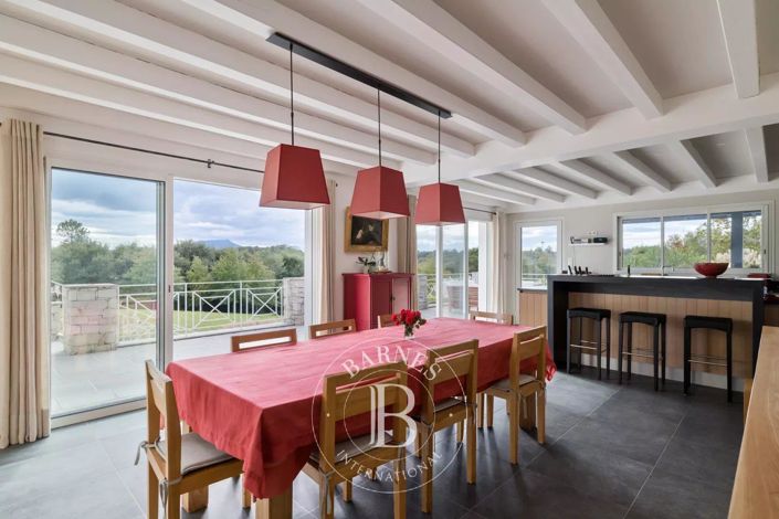 Image No.17-6 Bed House for sale