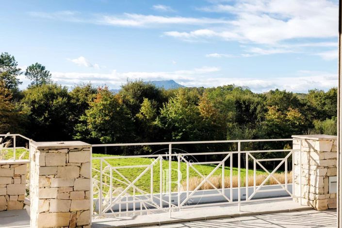 Image No.31-6 Bed House for sale