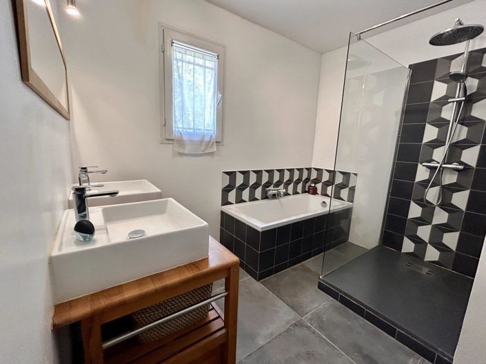 Image No.15-4 Bed House for sale