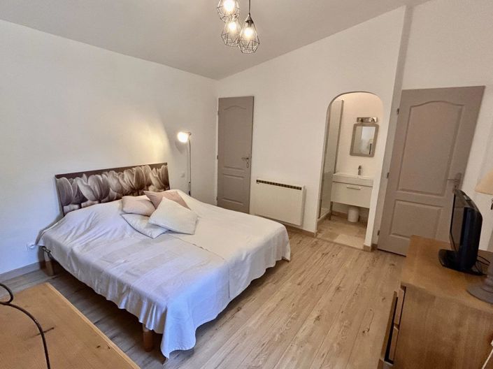 Image No.17-4 Bed House for sale