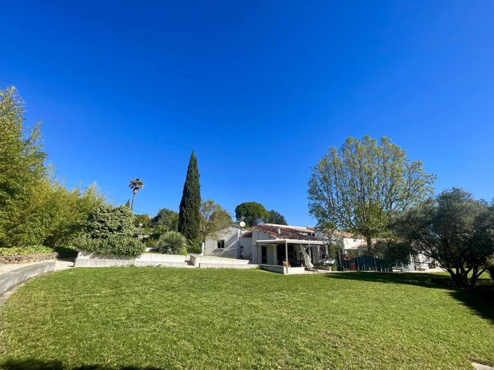 Image No.2-4 Bed House for sale