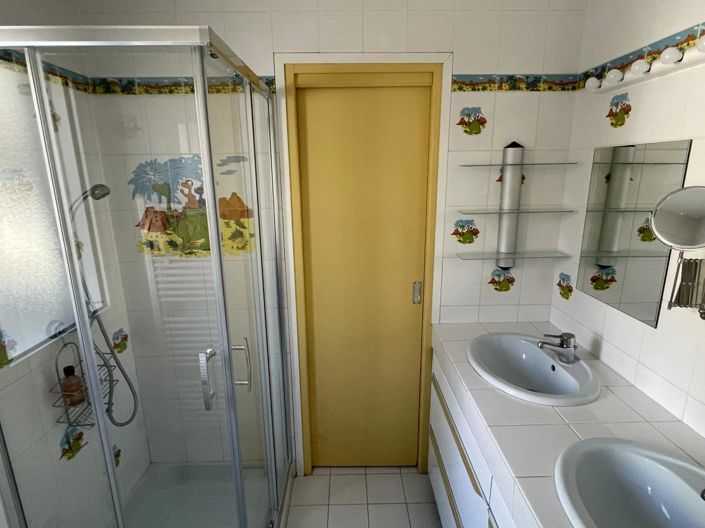 Image No.20-4 Bed House for sale