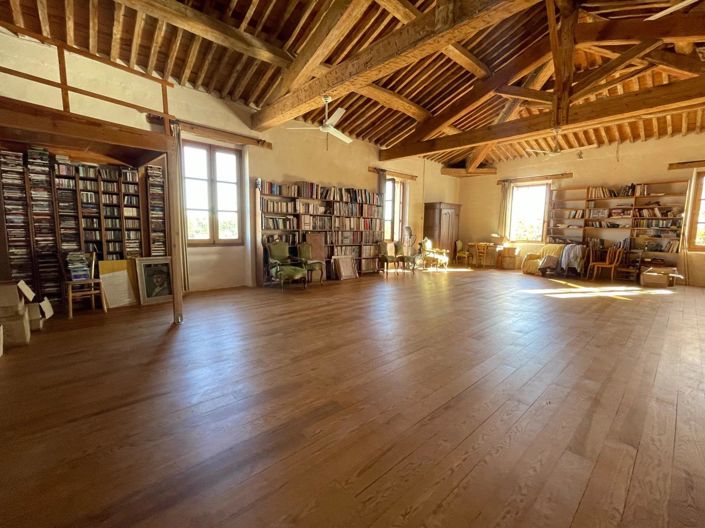 Image No.8-6 Bed House for sale