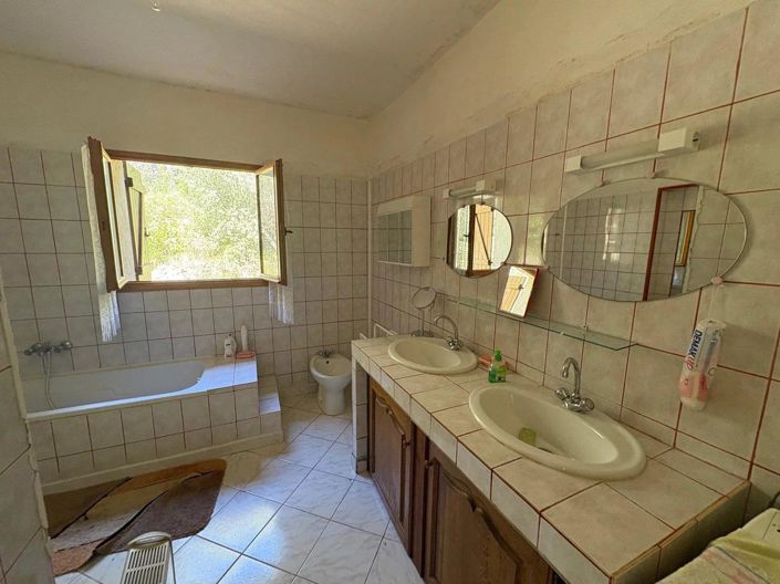 Image No.9-3 Bed House for sale