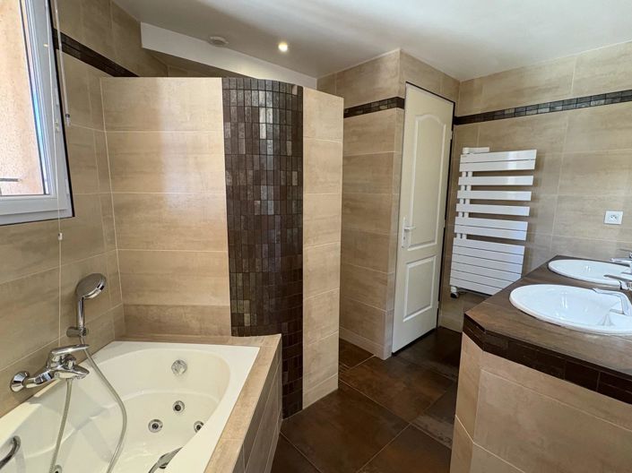 Image No.26-4 Bed House for sale