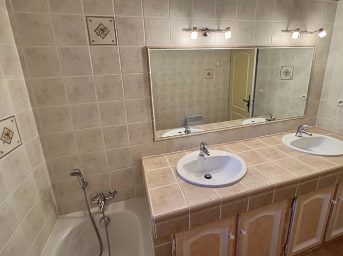 Image No.27-4 Bed House for sale