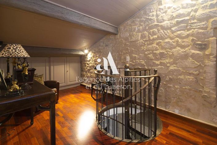 Image No.17-6 Bed House for sale