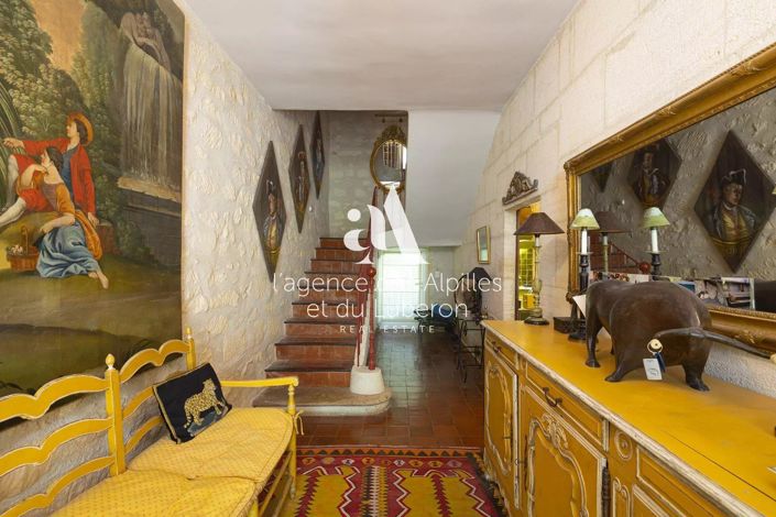 Image No.8-6 Bed House for sale