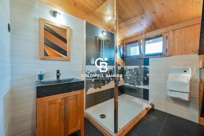 Image No.18-9 Bed House for sale