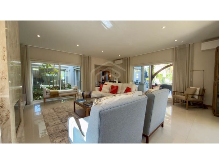 Image No.2-4 Bed House for sale