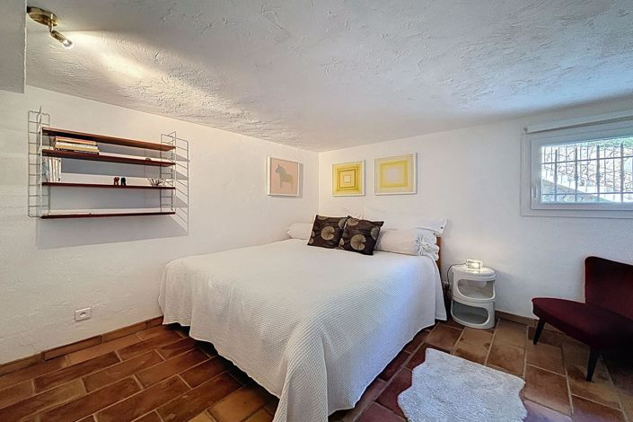 Image No.18-5 Bed House for sale