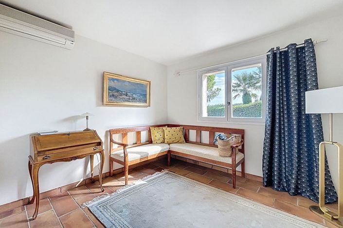 Image No.6-5 Bed House for sale