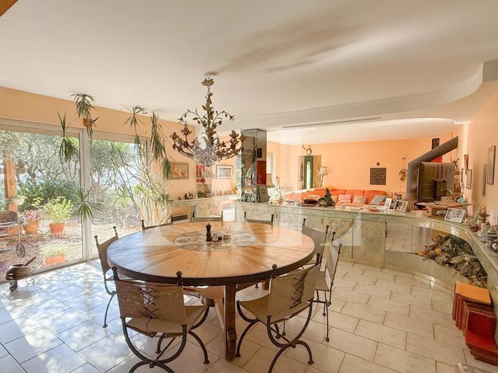 Image No.3-5 Bed House for sale