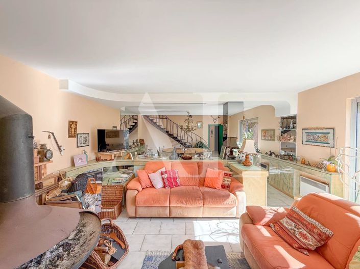 Image No.4-5 Bed House for sale