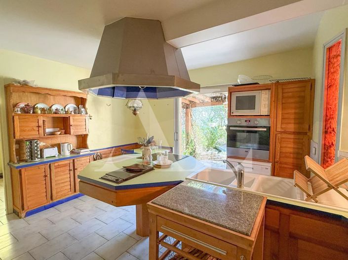 Image No.5-5 Bed House for sale