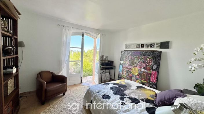 Image No.8-4 Bed House for sale