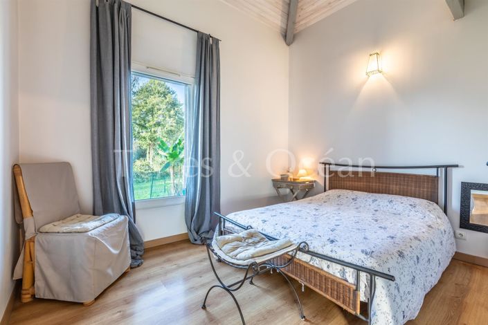 Image No.12-5 Bed House for sale