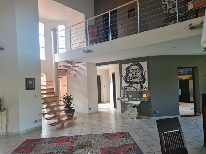 Image No.8-5 Bed House for sale