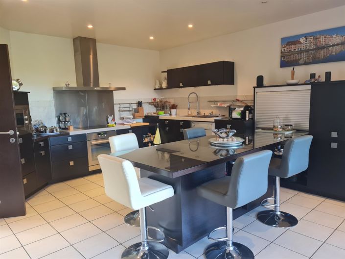 Image No.9-5 Bed House for sale