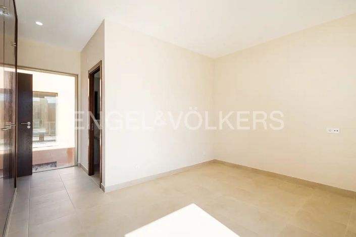 Image No.16-4 Bed House for sale