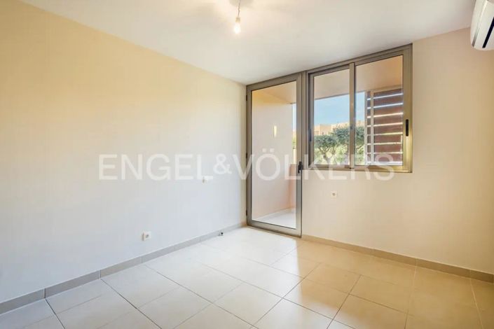 Image No.17-4 Bed House for sale