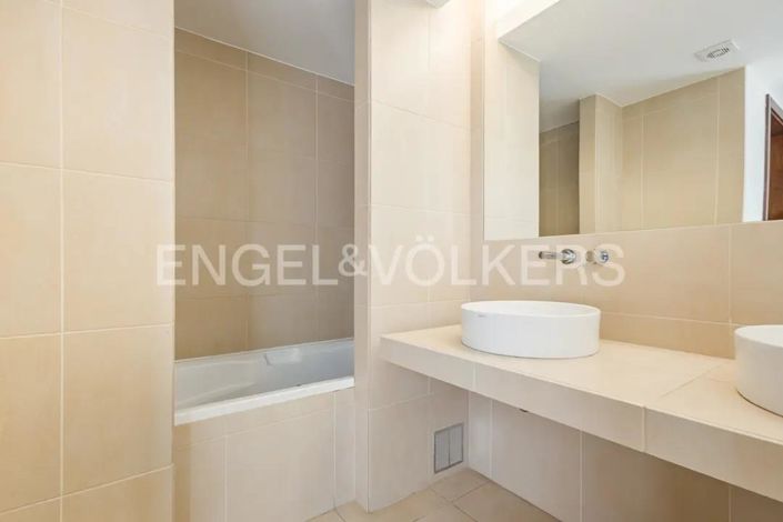 Image No.20-4 Bed House for sale