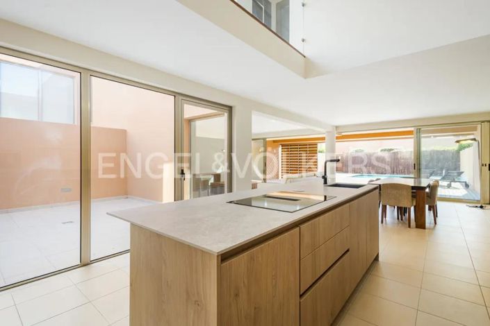 Image No.6-4 Bed House for sale