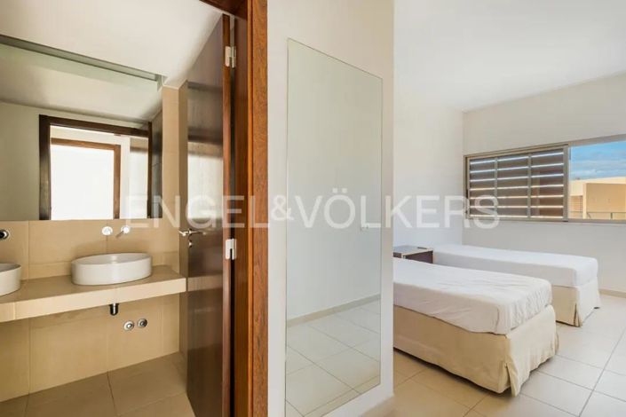 Image No.7-4 Bed House for sale