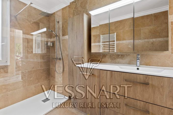 Image No.11-4 Bed House for sale