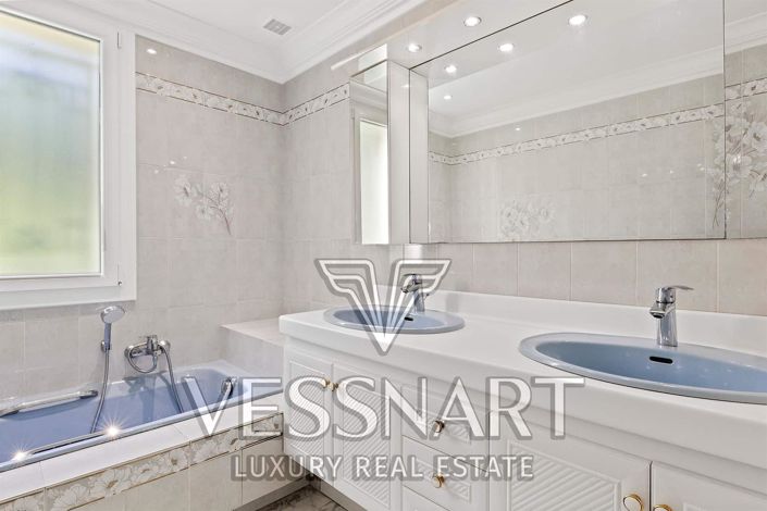 Image No.13-4 Bed House for sale