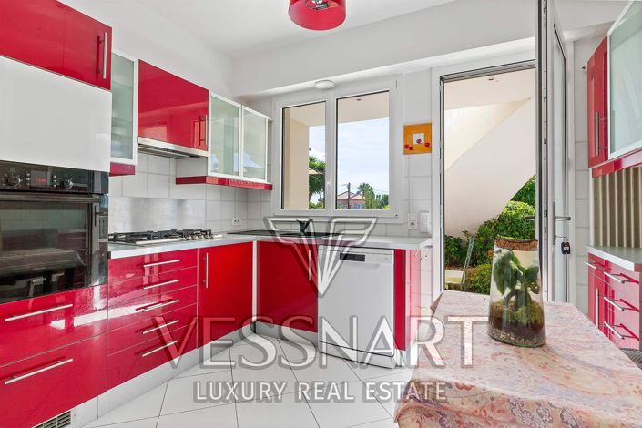 Image No.17-4 Bed House for sale