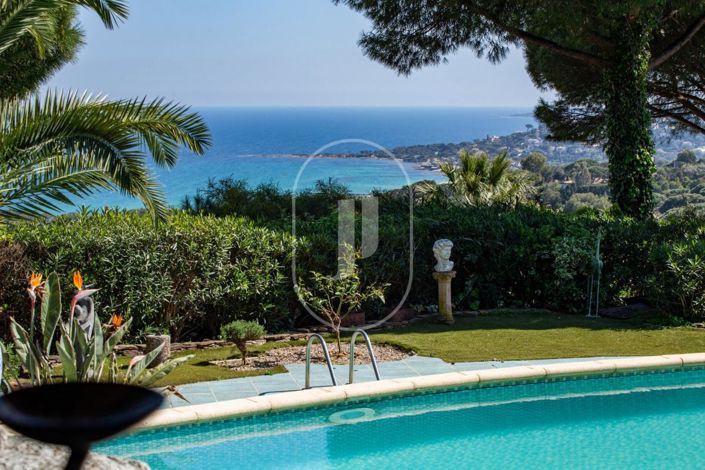 Image No.1-7 Bed House for sale