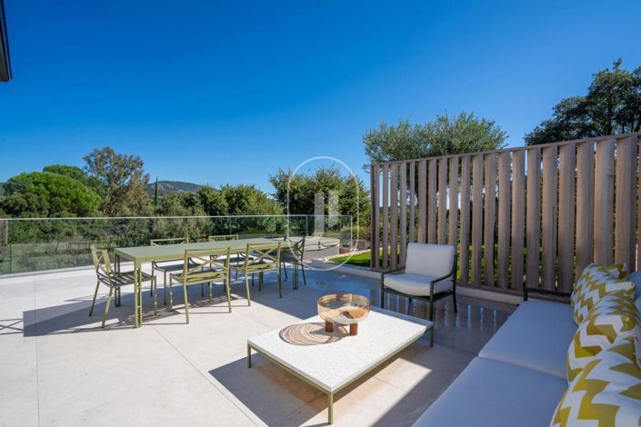 Image No.4-5 Bed House for sale