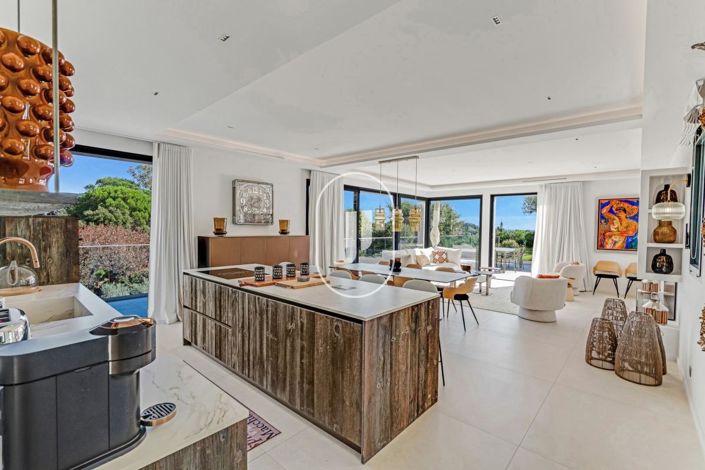 Image No.7-5 Bed House for sale