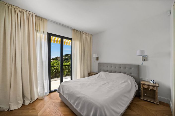 Image No.6-4 Bed Property for sale