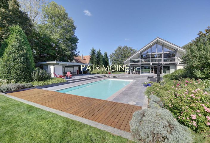 Image No.1-4 Bed Property for sale